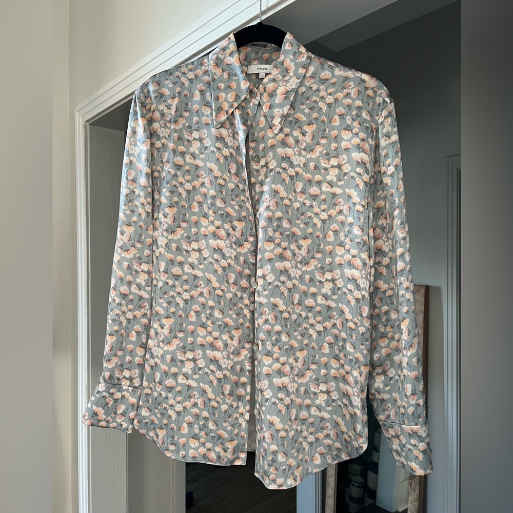 Vince Carnation Shaped Collar Silk Blouse